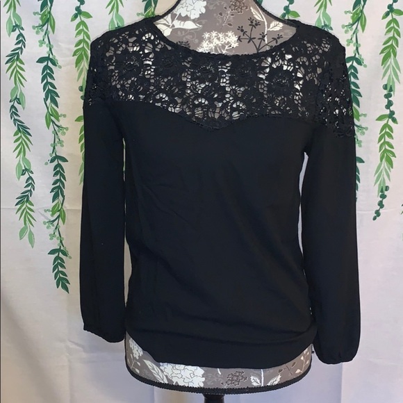 Old Navy Tops - EUC Size XS Old Navy Black Lacy Top D3